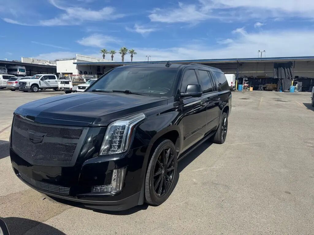 2020 Cadillac Escalade ESV Platinum — photo 1 of 11