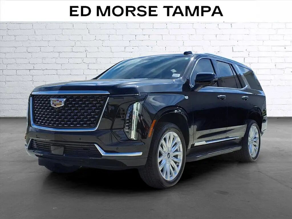 2025 Cadillac Escalade Luxury — photo 1 of 13