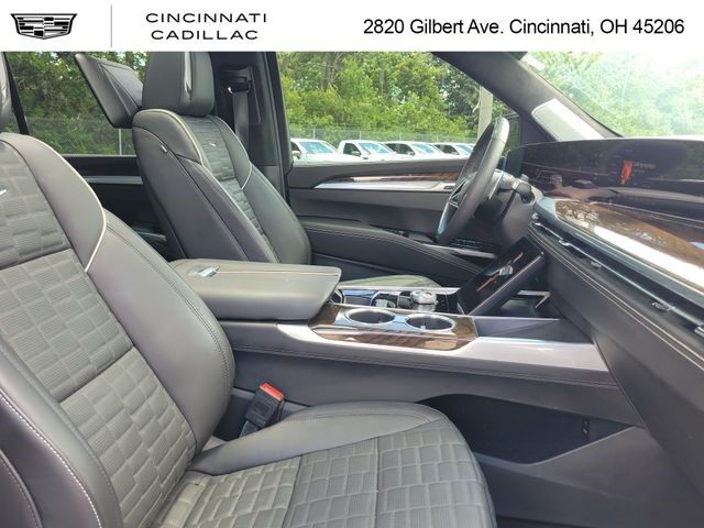 2025 Cadillac Escalade ESV — photo 1 of 7
