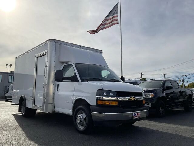 2025 Chevrolet Express 3500