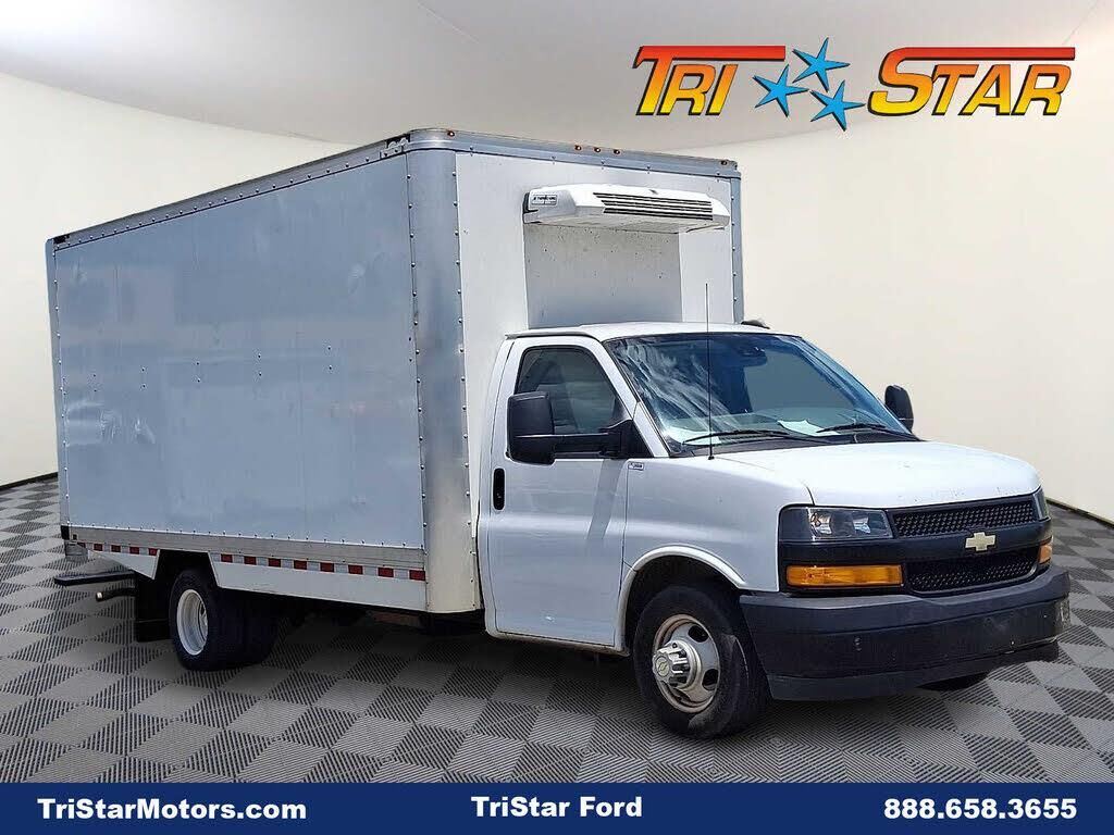 2024 Chevrolet Express 3500 — photo 1 of 1