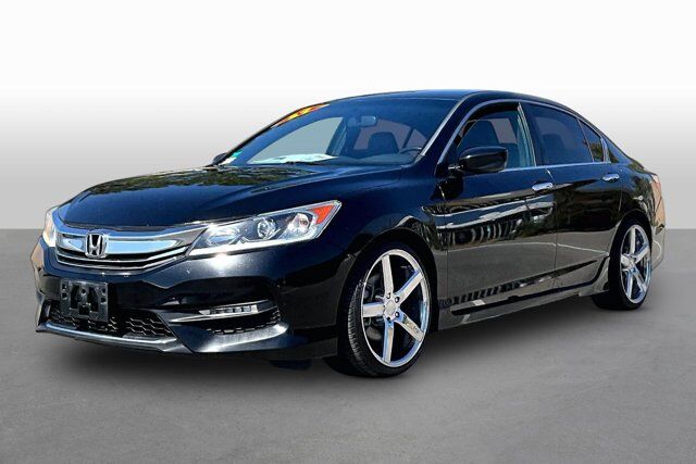 2017 Honda Accord Sedan Sport — photo 1 of 13