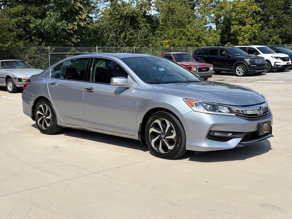2016 Honda Accord Sedan EX V-6 w/Leather — photo 1 of 7
