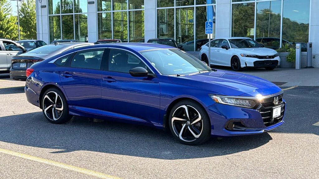 2022 Honda Accord Sport — photo 1 of 14