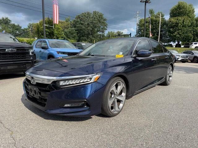 2018 Honda Accord Touring — photo 1 of 26