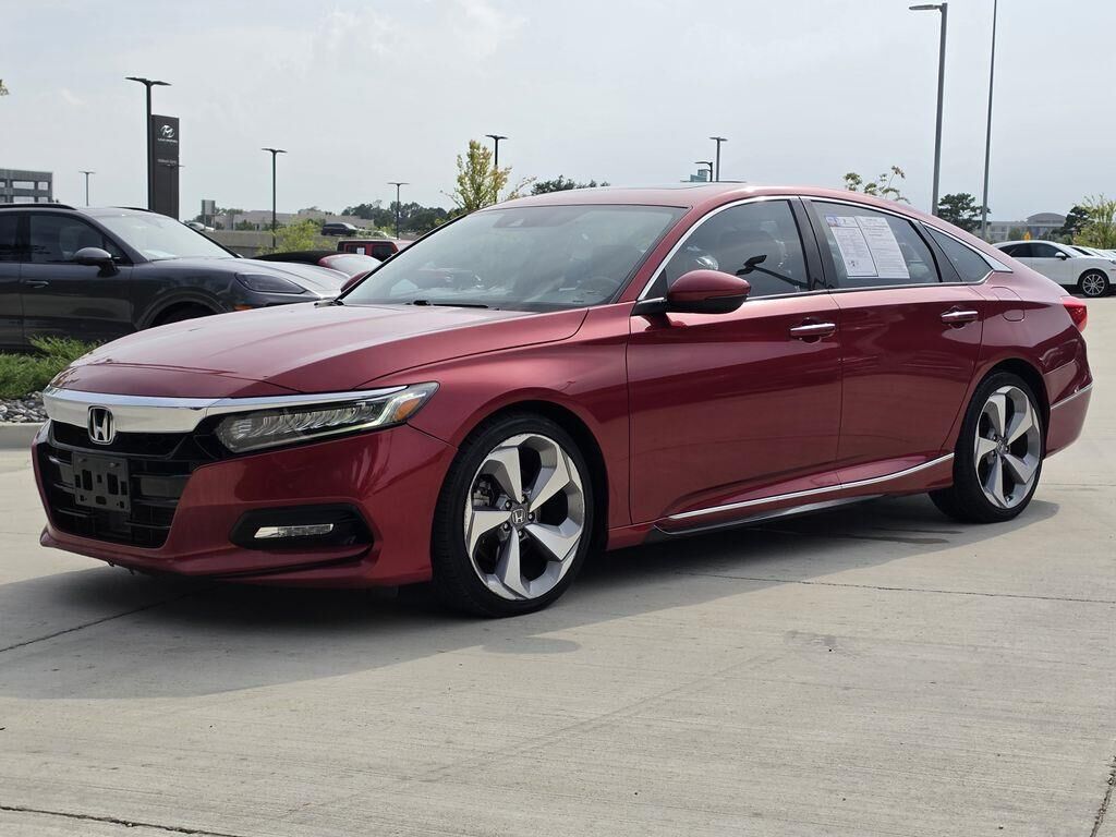 2018 Honda Accord Touring — photo 1 of 13