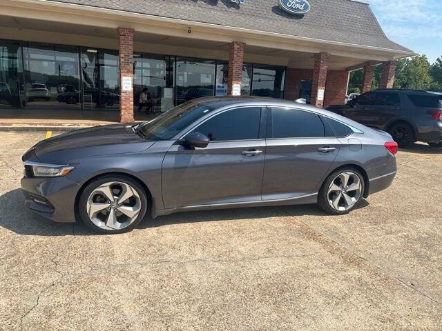 2018 Honda Accord Touring — photo 1 of 26