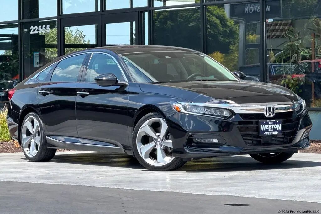 2018 Honda Accord Touring — photo 1 of 13