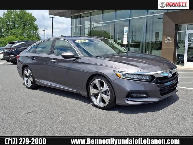 2019 Honda Accord Touring — photo 1 of 13