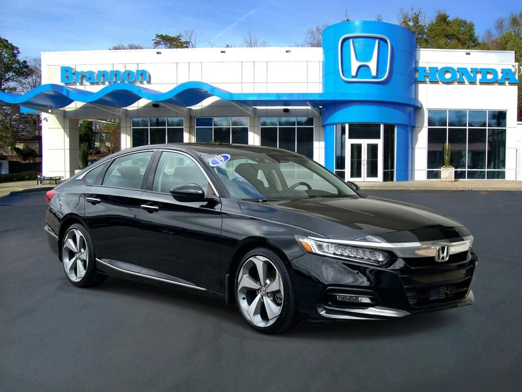 2019 Honda Accord Sedan Touring — photo 1 of 7