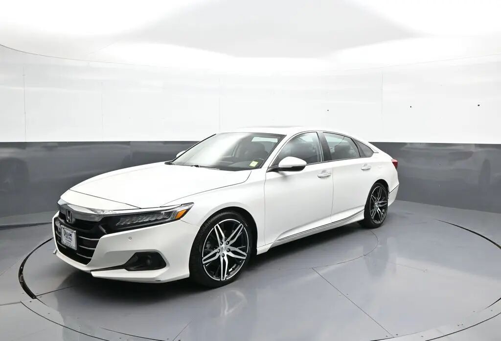 2021 Honda Accord Touring — photo 1 of 13