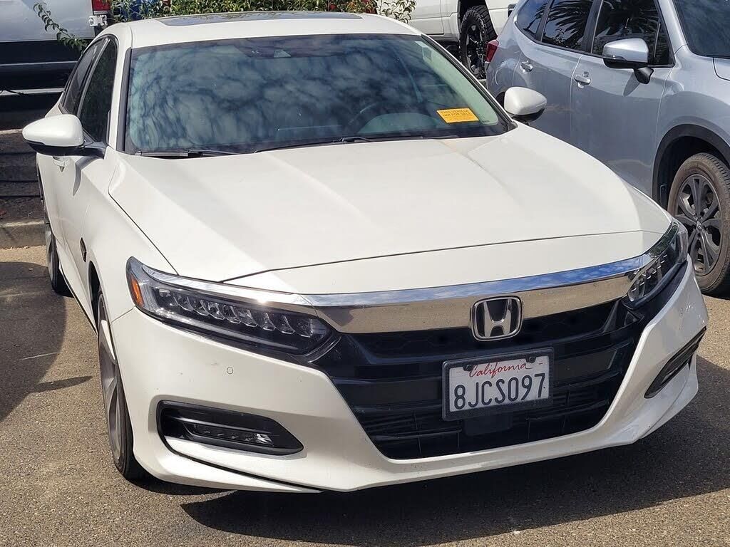 2018 Honda Accord Touring — photo 1 of 4