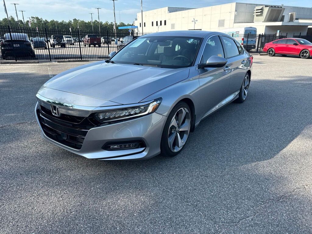 2019 Honda Accord Touring — photo 1 of 14