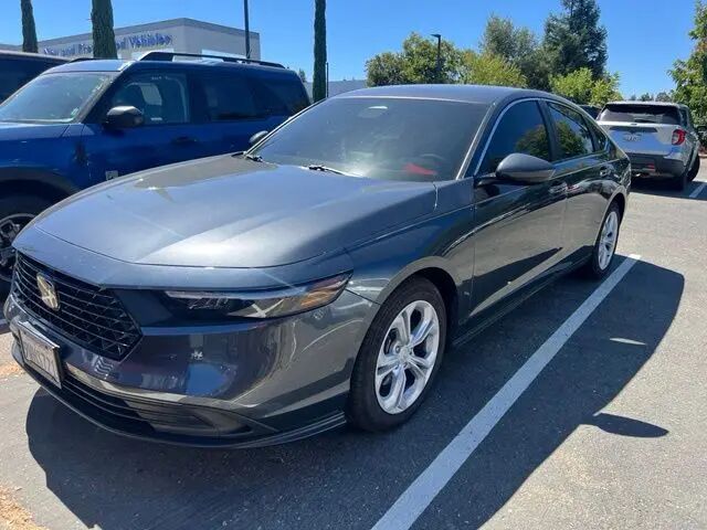 2025 Honda Accord LX — photo 1 of 9