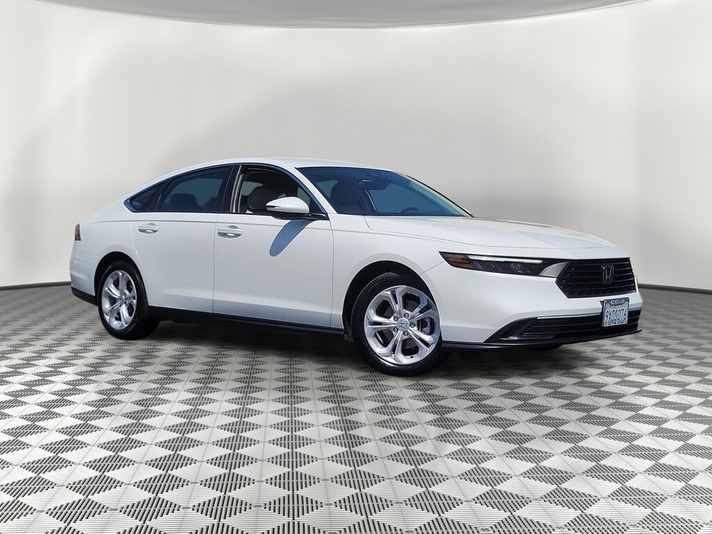 2025 Honda Accord LX — photo 1 of 13