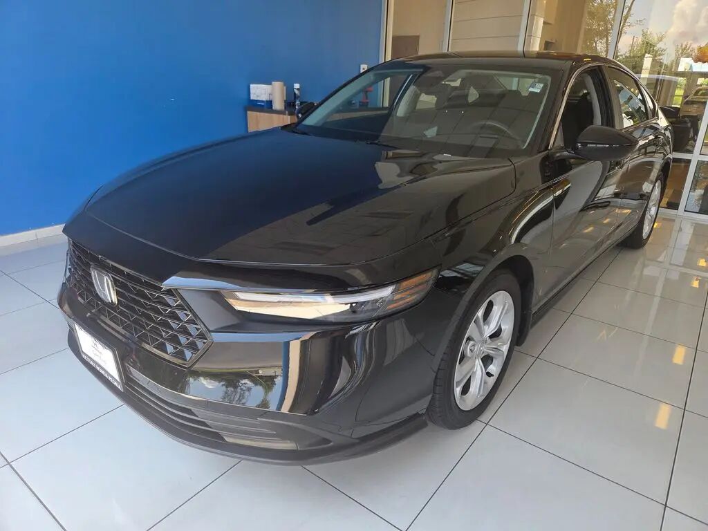 2025 Honda Accord LX — photo 1 of 13