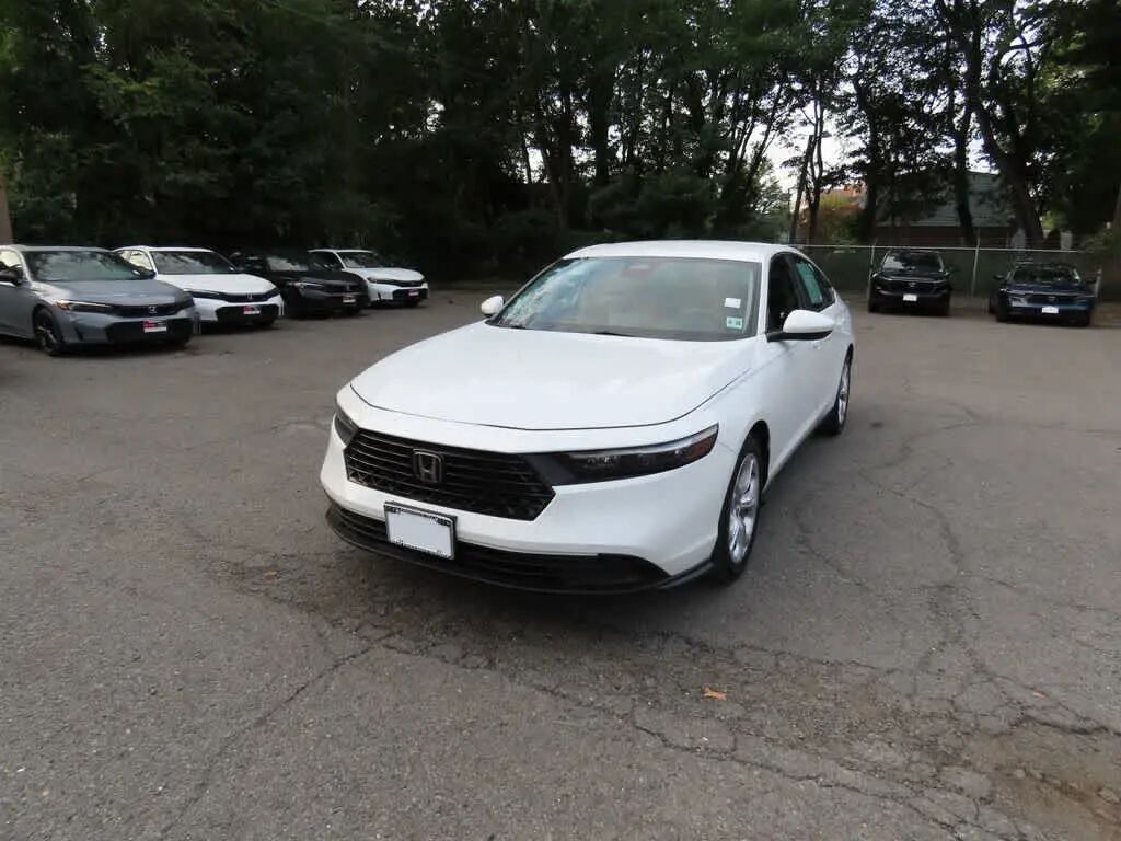 2023 Honda Accord LX — photo 1 of 13