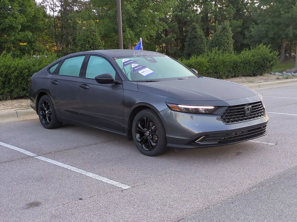 2025 Honda Accord SE — photo 1 of 13