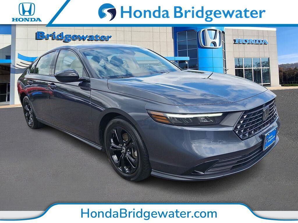 2025 Honda Accord SE — photo 1 of 13