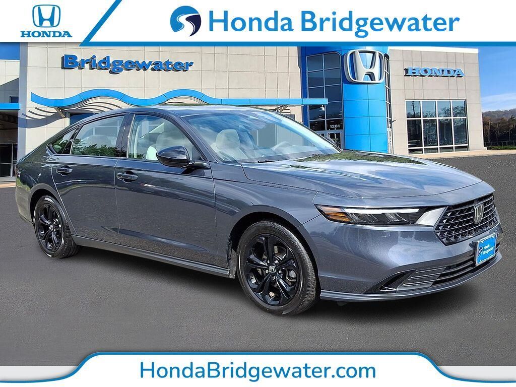 2025 Honda Accord SE — photo 1 of 13