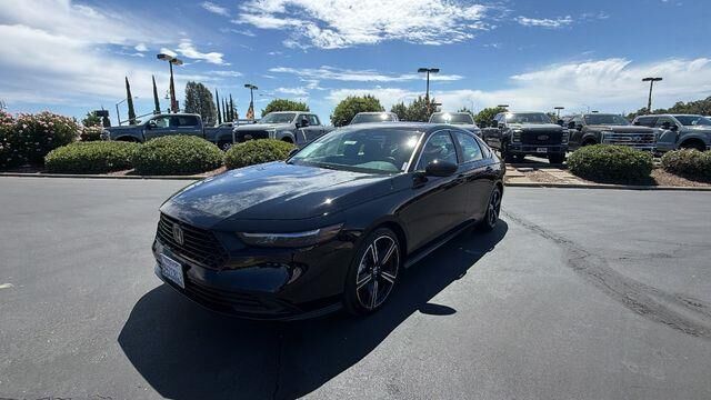 2023 Honda Accord Hybrid Sport — photo 1 of 13