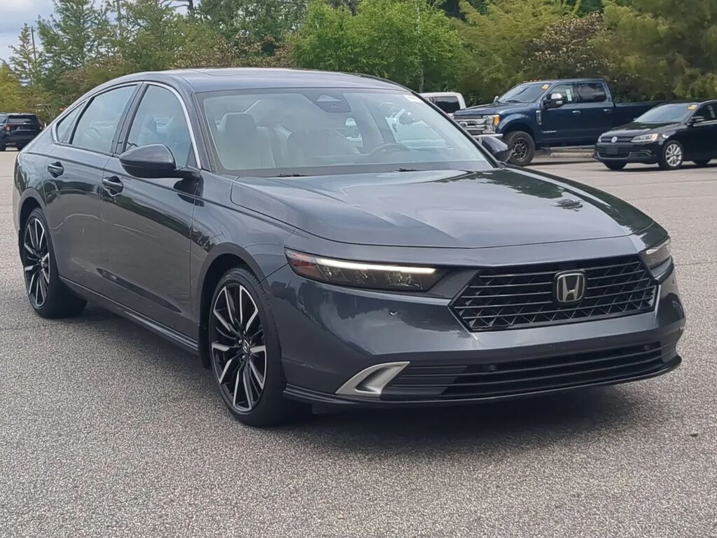 2023 Honda Accord Hybrid Touring — photo 1 of 13