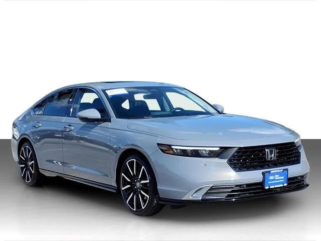2025 Honda Accord Hybrid Touring — photo 1 of 13