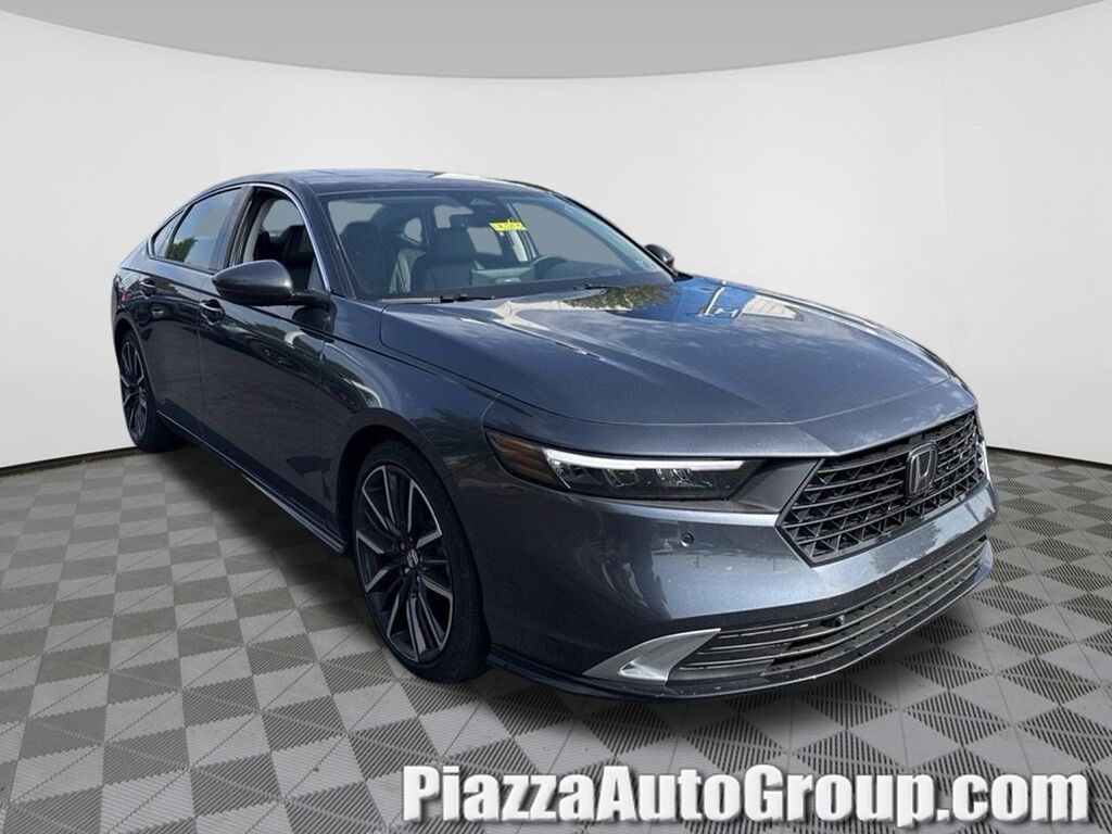 2026 Honda Accord Hybrid Touring — photo 1 of 8