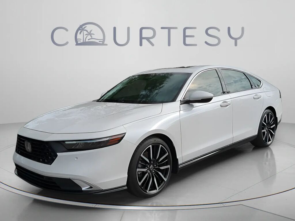 2023 Honda Accord Hybrid Touring — photo 1 of 13