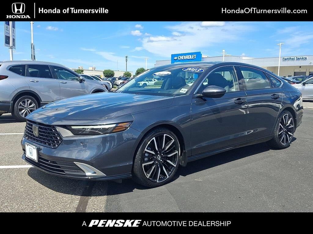 2023 Honda Accord Hybrid Touring — photo 1 of 1