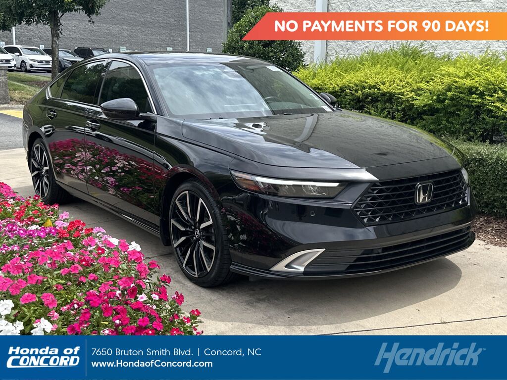 2023 Honda Accord Hybrid Touring — photo 1 of 13