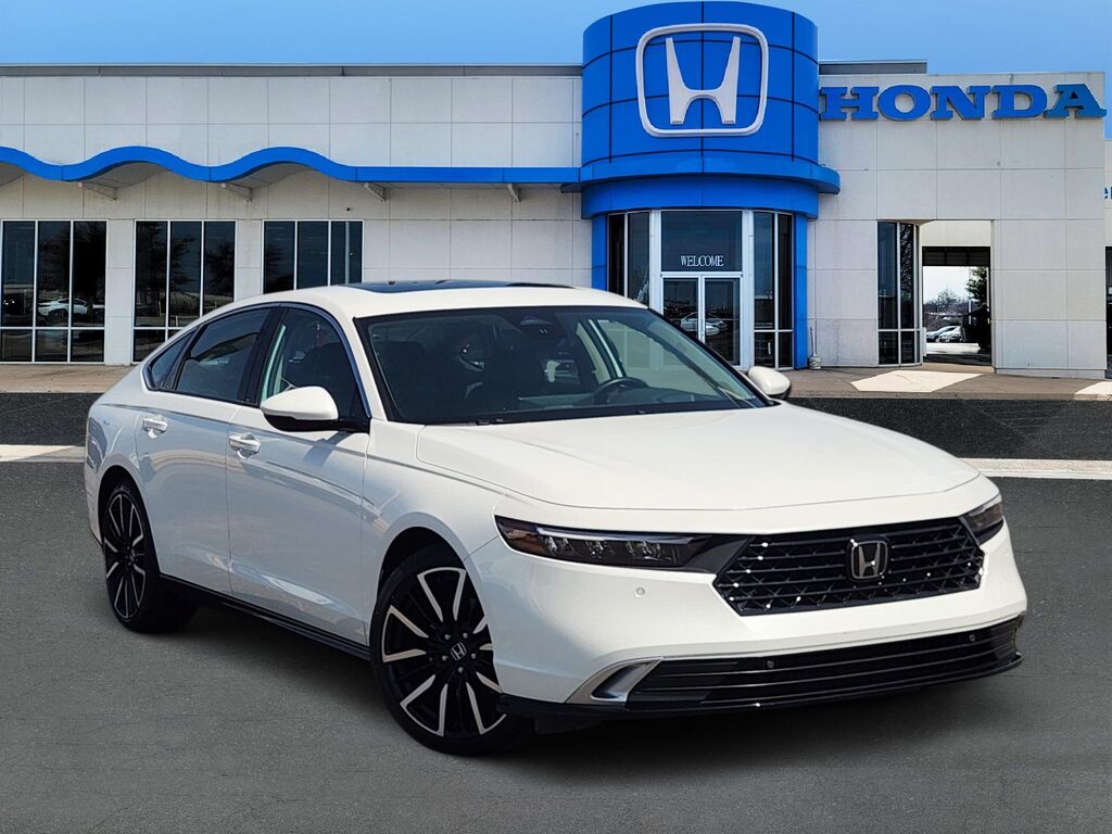 2024 Honda Accord Hybrid Touring — photo 1 of 13