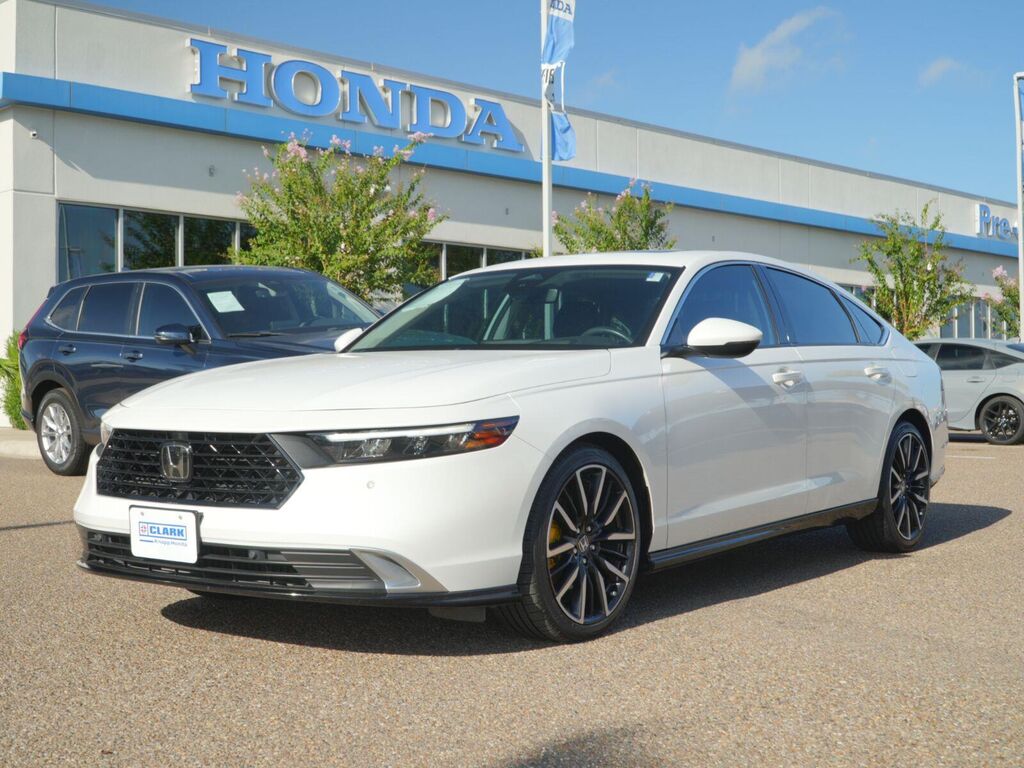 2024 Honda Accord Hybrid Touring — photo 1 of 13
