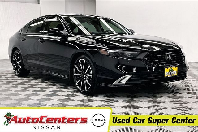 2025 Honda Accord Hybrid Touring — photo 1 of 12