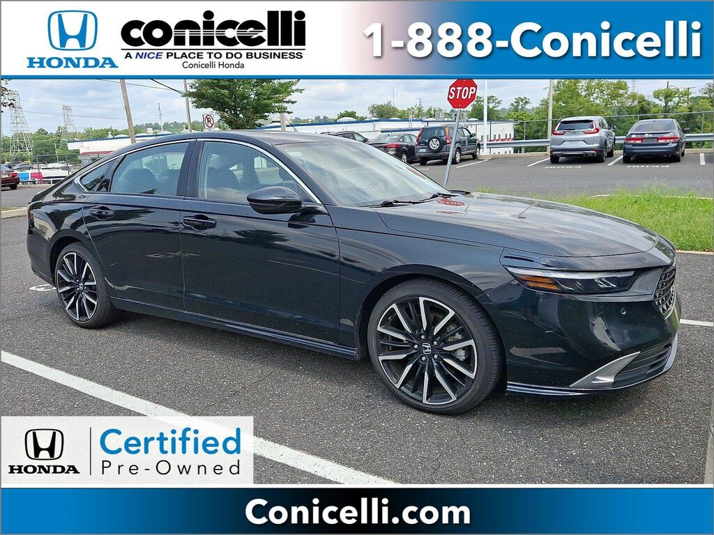 2023 Honda Accord Hybrid Touring — photo 1 of 4