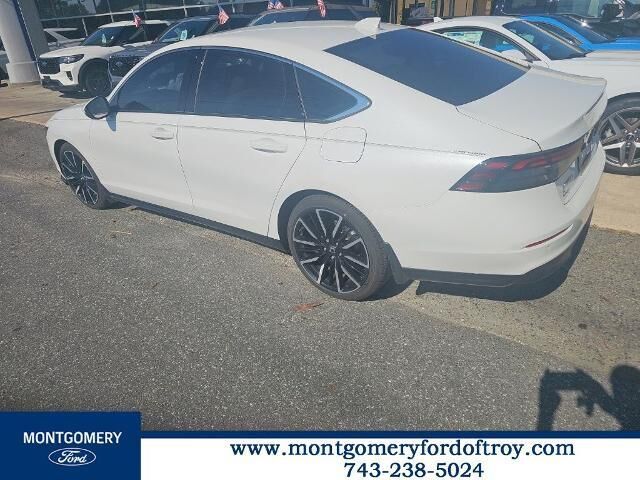 2025 Honda Accord Hybrid Touring — photo 1 of 13