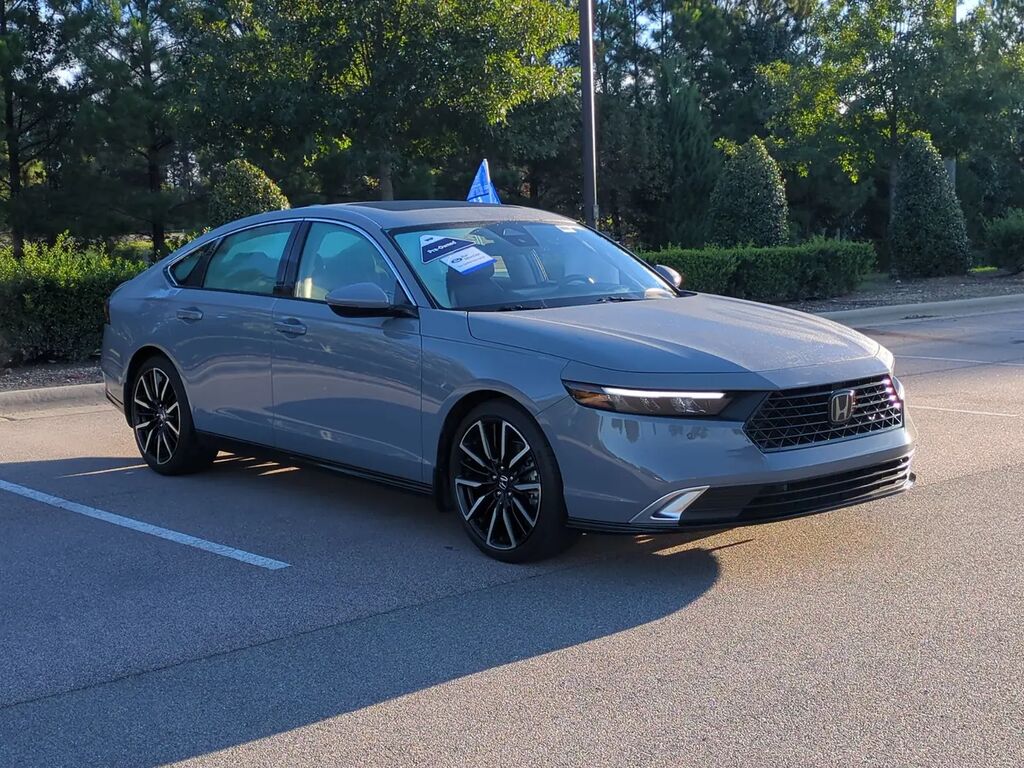 2023 Honda Accord Hybrid Touring — photo 1 of 13