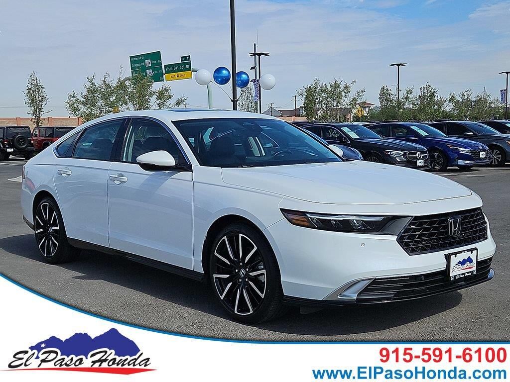 2023 Honda Accord Hybrid Touring — photo 1 of 12