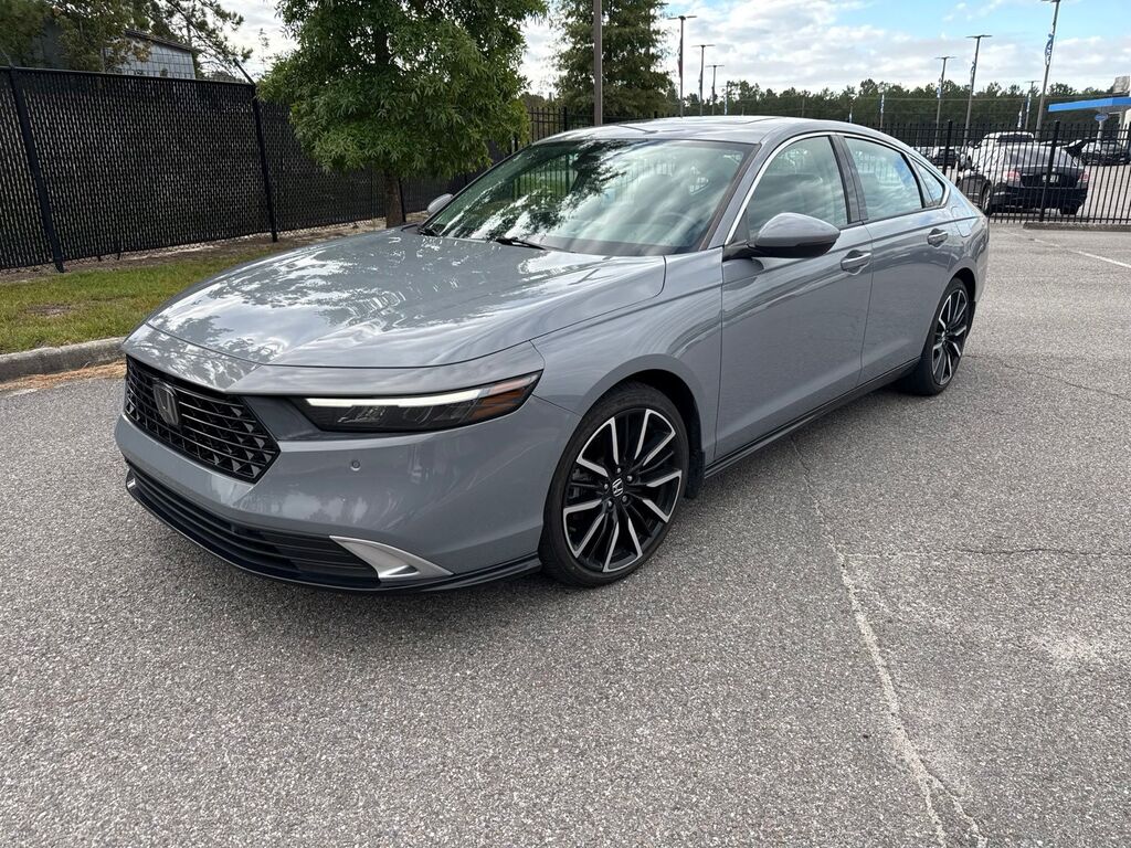 2023 Honda Accord Hybrid Touring — photo 1 of 7
