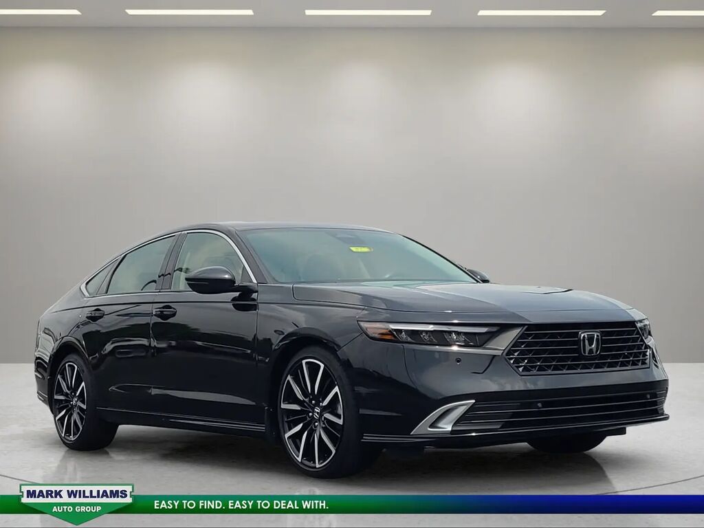 2024 Honda Accord Hybrid Touring — photo 1 of 12