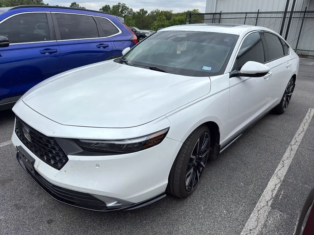 2025 Honda Accord Hybrid Touring — photo 1 of 15