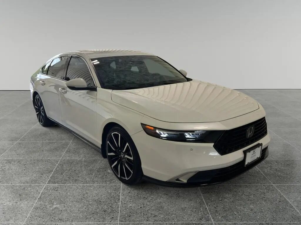 2025 Honda Accord Hybrid Touring — photo 1 of 13