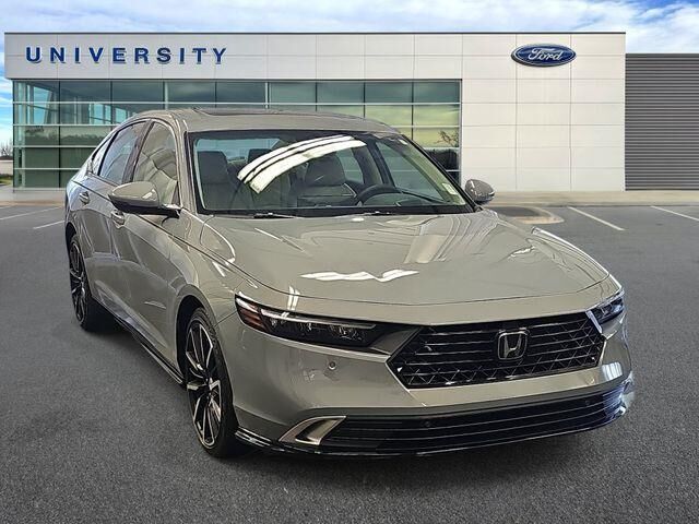 2026 Honda Accord Hybrid Touring — photo 1 of 5