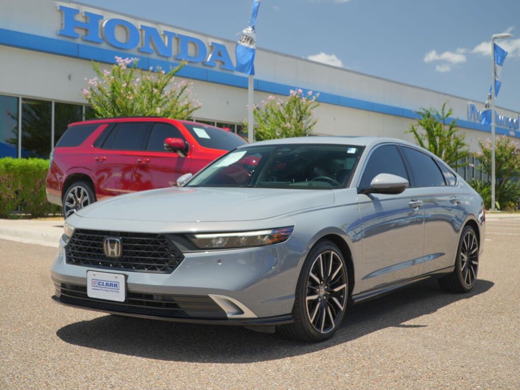 2023 Honda Accord Hybrid Touring — photo 1 of 13