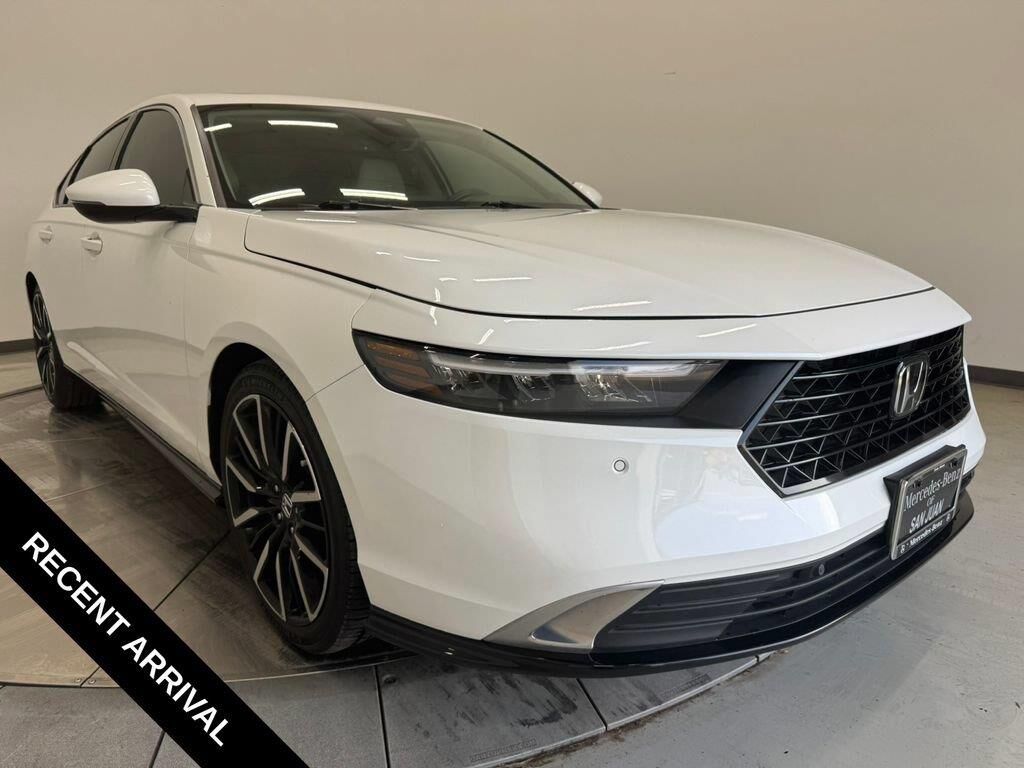 2023 Honda Accord Hybrid Touring — photo 1 of 7