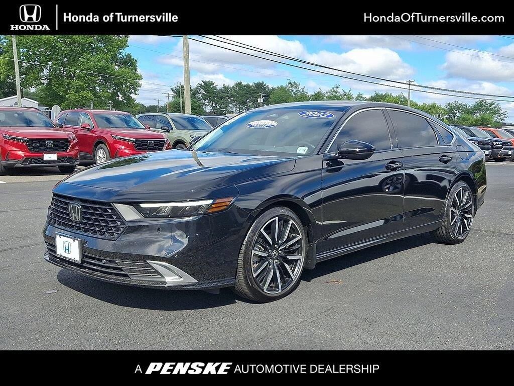 2023 Honda Accord Hybrid Touring — photo 1 of 14