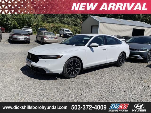 2024 Honda Accord Hybrid Touring — photo 1 of 16