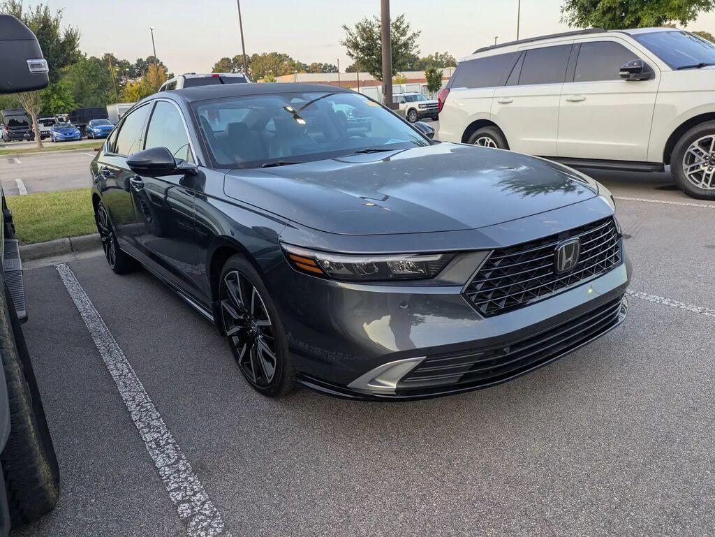 2024 Honda Accord Hybrid Touring — photo 1 of 29