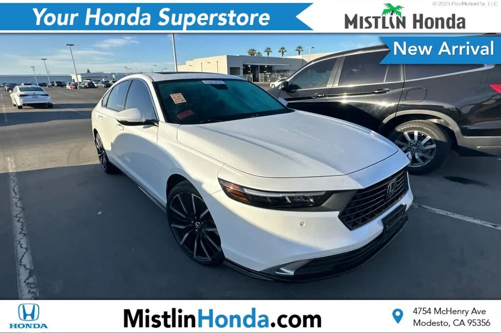 2025 Honda Accord Hybrid Touring — photo 1 of 2