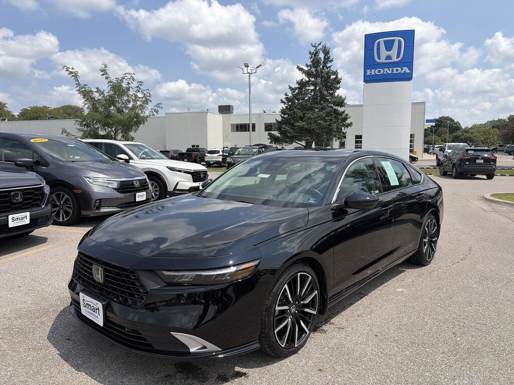 2025 Honda Accord Hybrid Touring — photo 1 of 13